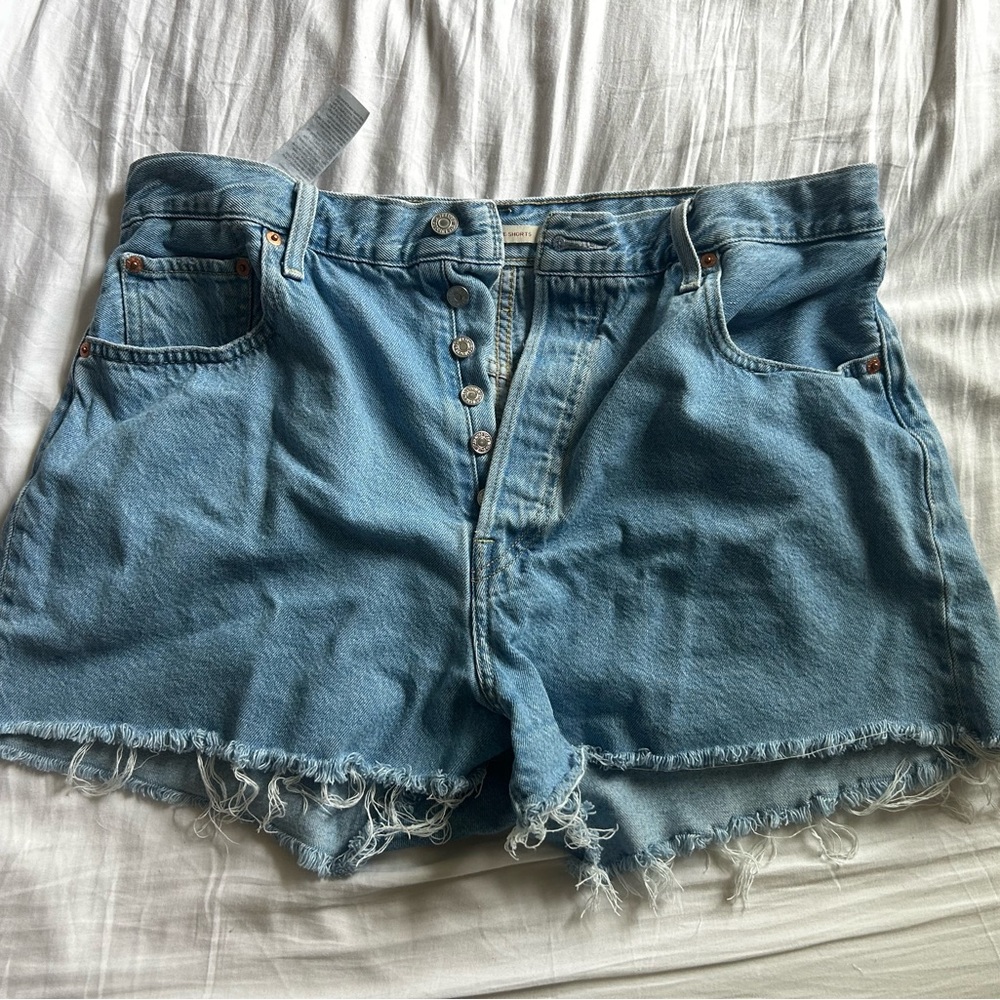 Levi’s Ribcage shorts